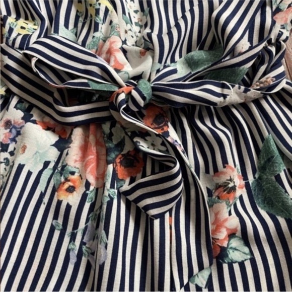 Women’s Floral Stripe Jumpsuit - Picture 4 of 7